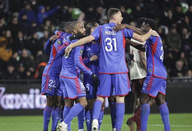 关于里昂球员传呼队友备战关键比赛的信息