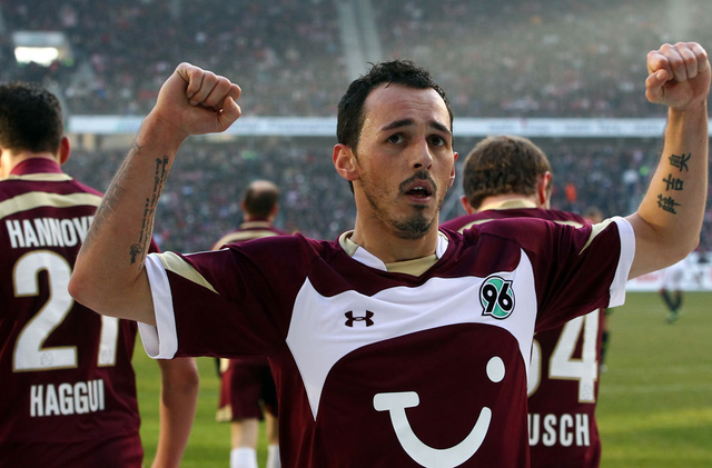 沃尔夫斯堡强势击败汉诺威96，取得胜利主场声威