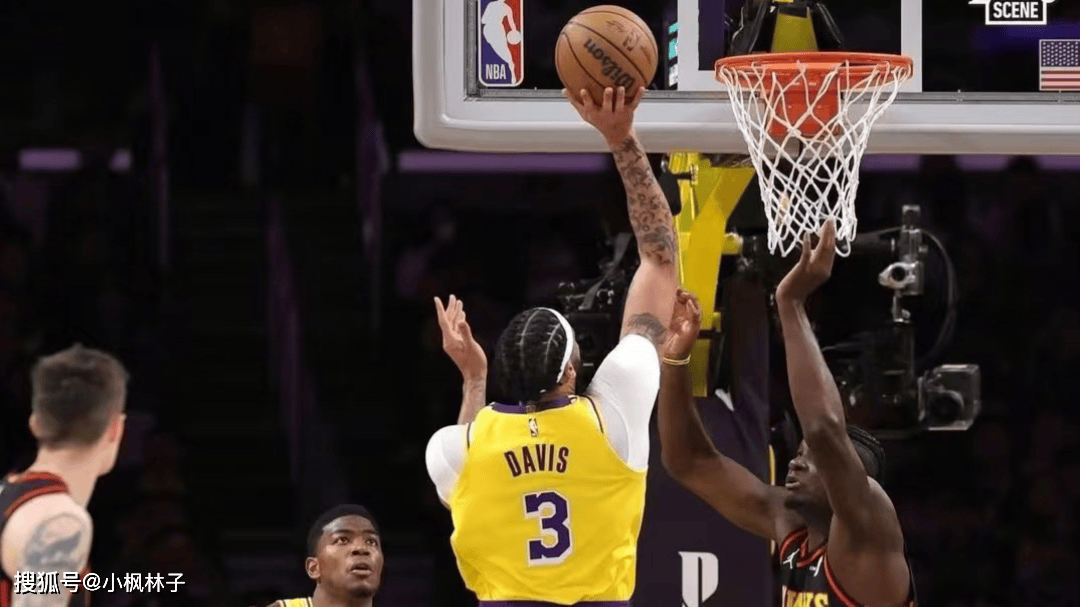 湖人大胜老鹰，詹姆斯砍下30+10+10